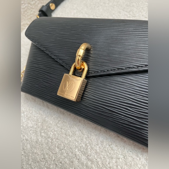 Louis Vuitton Padlock On Strap Monogram - Picture 10 of 16